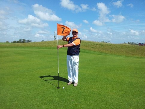 Leen Kooij op hole 7 van Golfbaan Dirkshorn