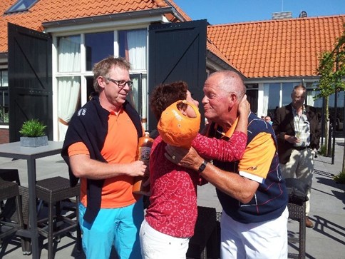 De felicitaties voor Leen Kooij’s Hole in One