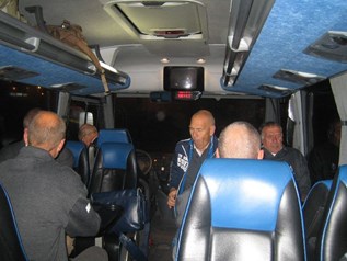 Golfaholics in de bus van Taxi Marcus